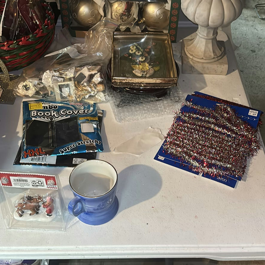 Assorted Christmas and Holiday Decor Items - image 5 of 11
