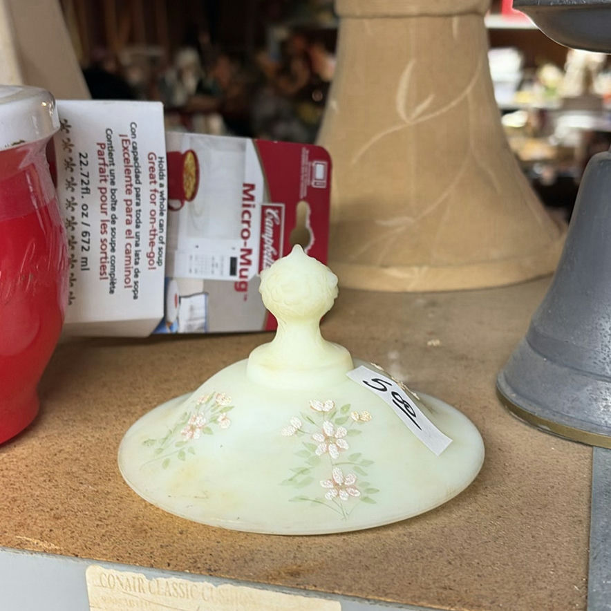 Assorted glassware and home decor items - image 4 of 11