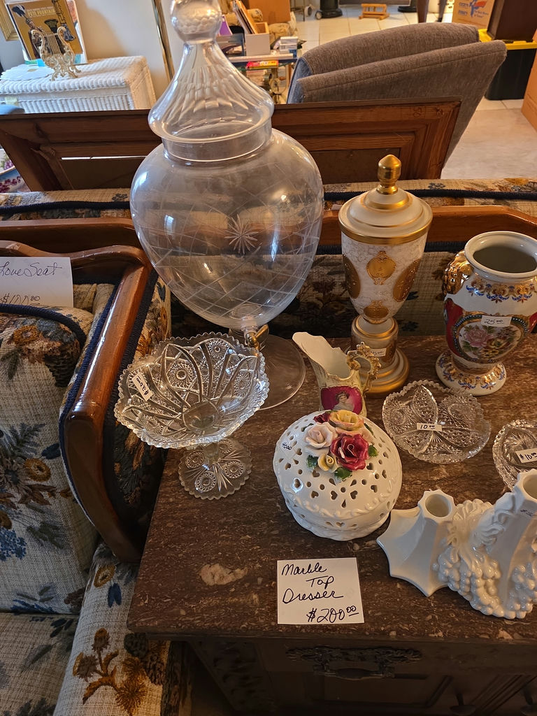 Decor - image 2 of 4