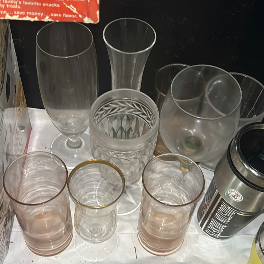 Assorted glassware and boxed kitchen gadgets - image 5 of 6
