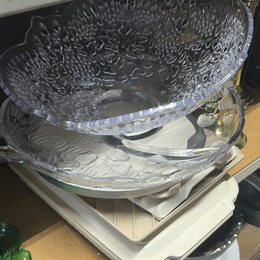 Assorted Glassware and Decorative Dishes - image 7 of 8