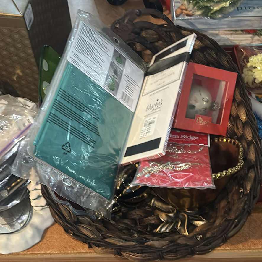 Assorted Christmas Decor and Accessories - image 17 of 17
