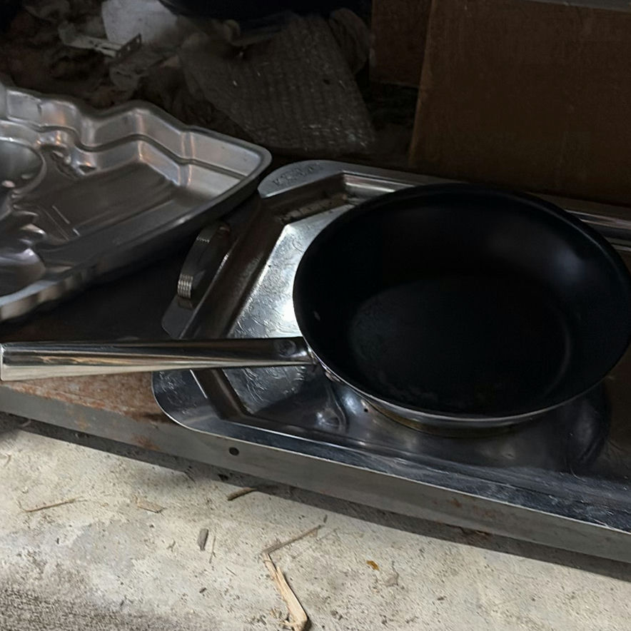 Assorted metal cookware and bakeware - image 3 of 5