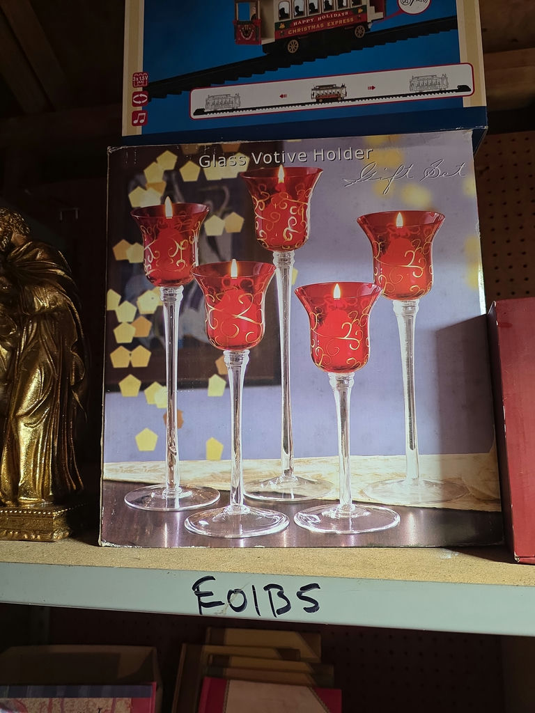 Assorted Christmas-themed decor and vintage photo albums - image 6 of 19