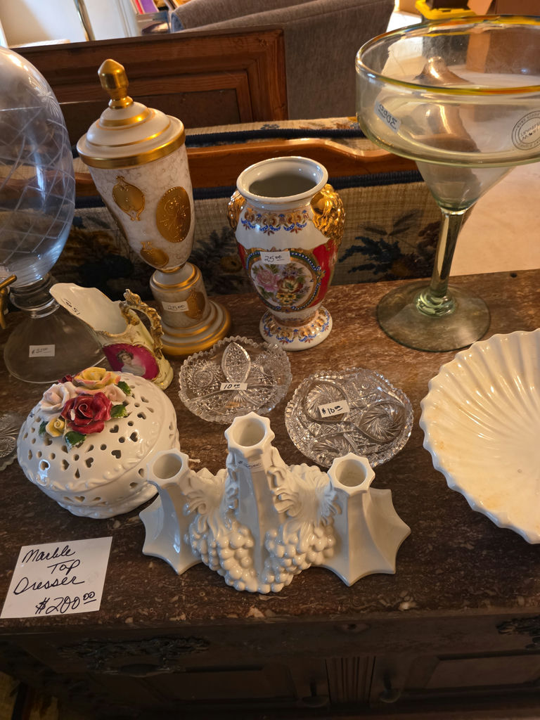 Decor - image 3 of 4