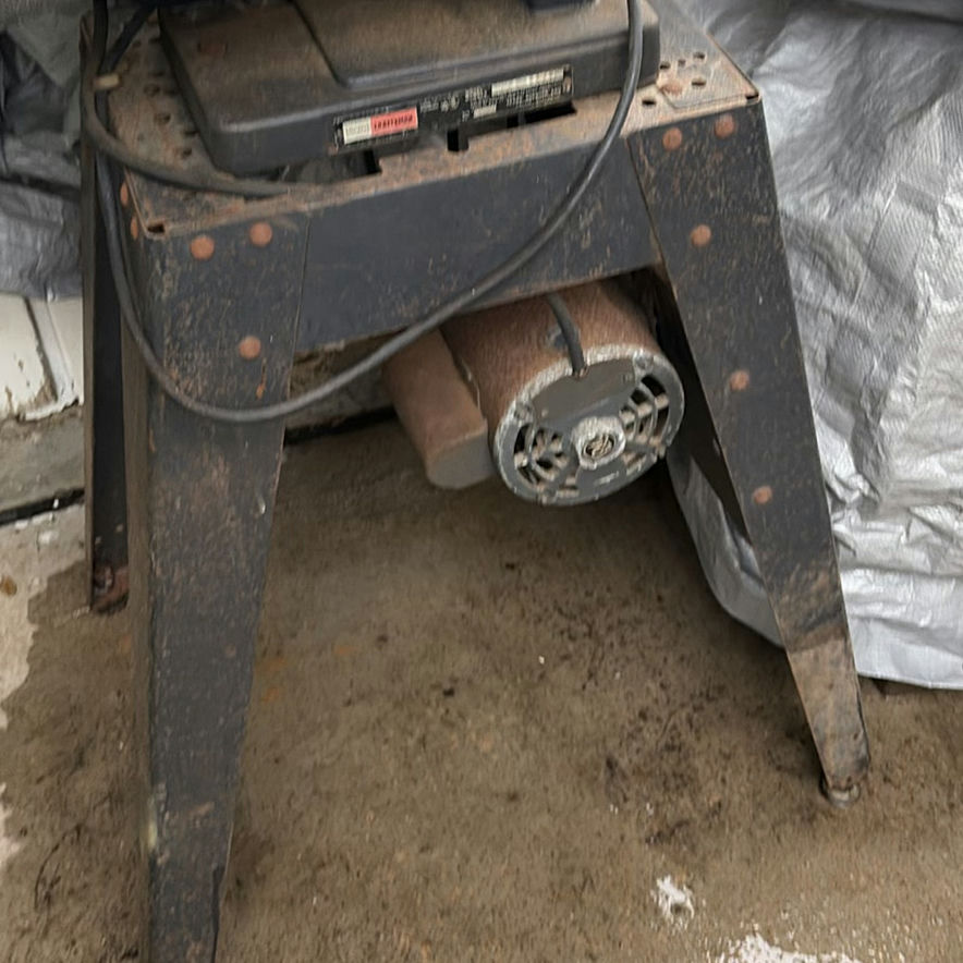 Craftsman belt sander on metal stand - image 4 of 5