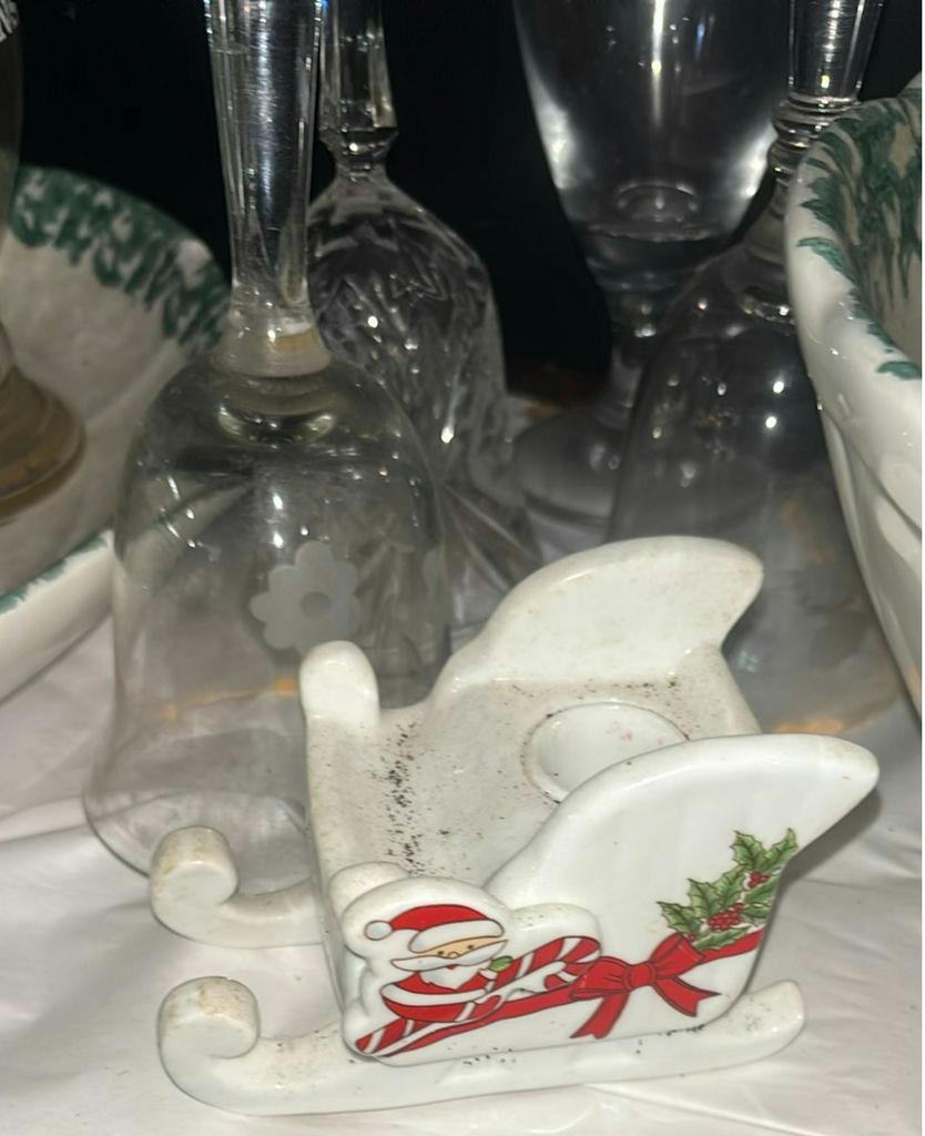 Christmas-themed ceramic canisters, bowls, sleighs and glassware - image 5 of 7