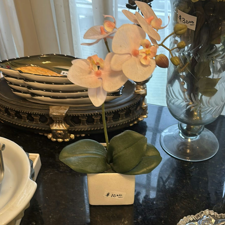 Assorted Kitchenware and Decorative Glassware - image 12 of 18