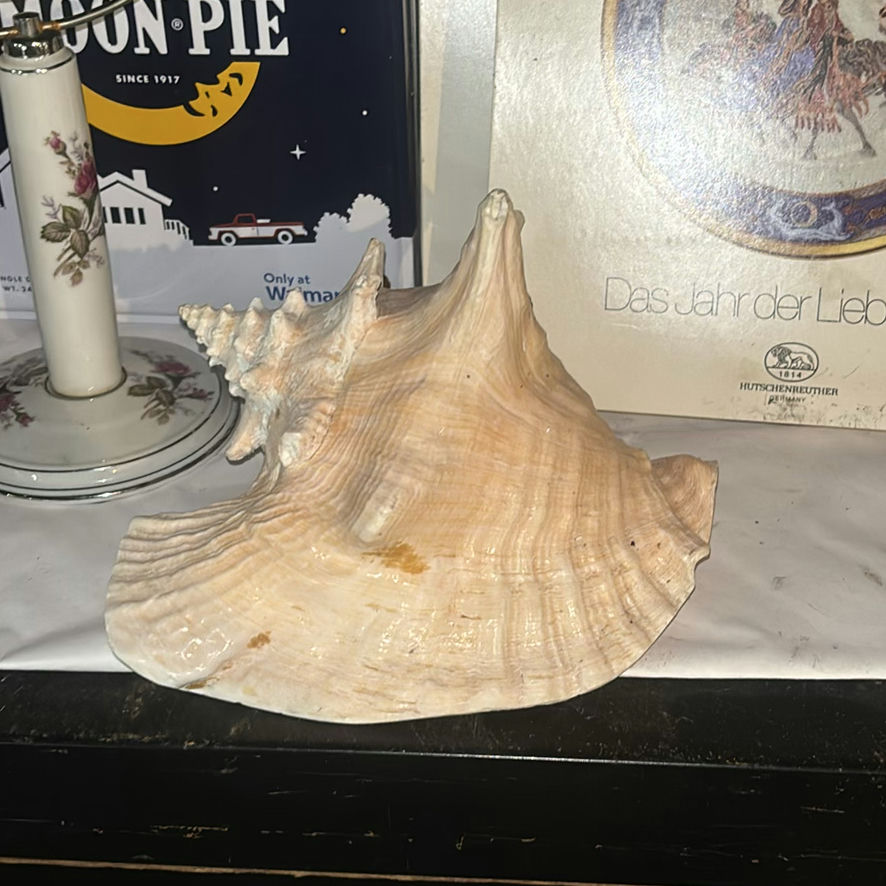 Assorted vintage decor and kitchenware - image 6 of 9