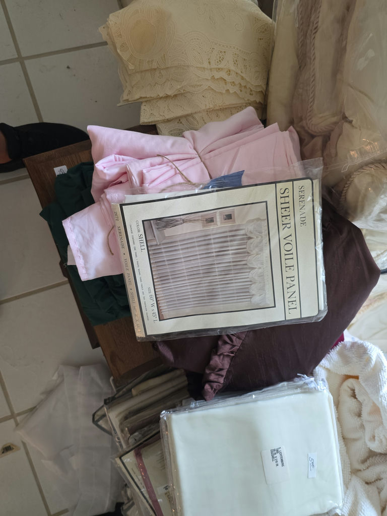 Bedding, Sheets And Jewelry Boxes - image 5 of 20