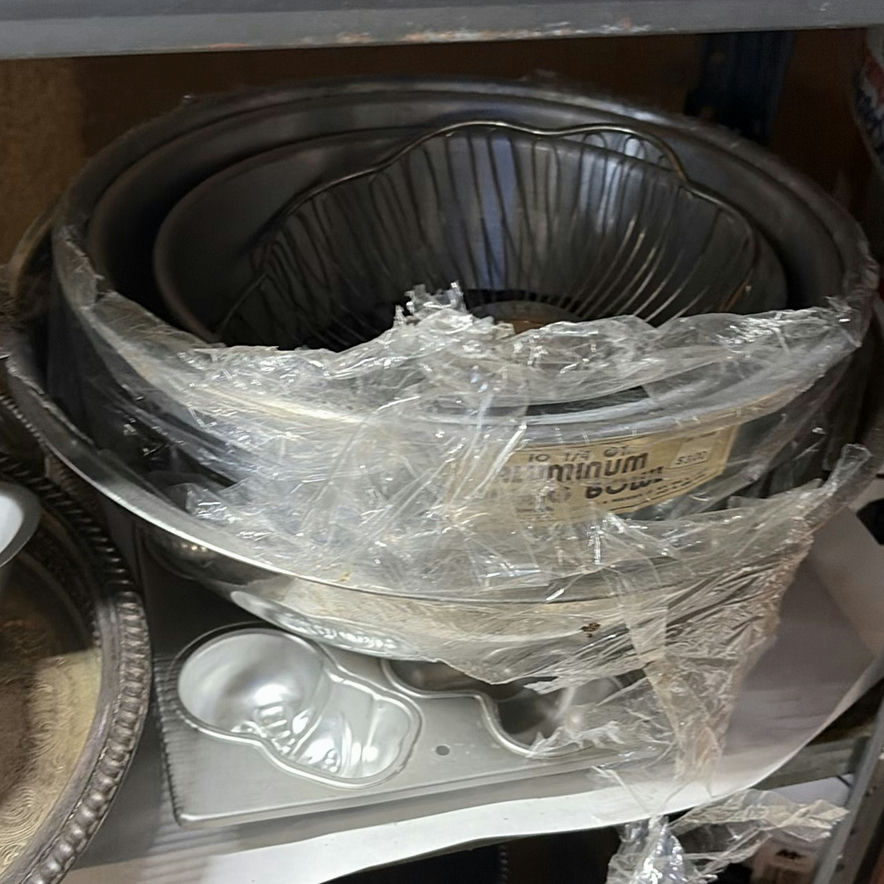 Ornate silver-plated serving trays and bowls - image 2 of 8