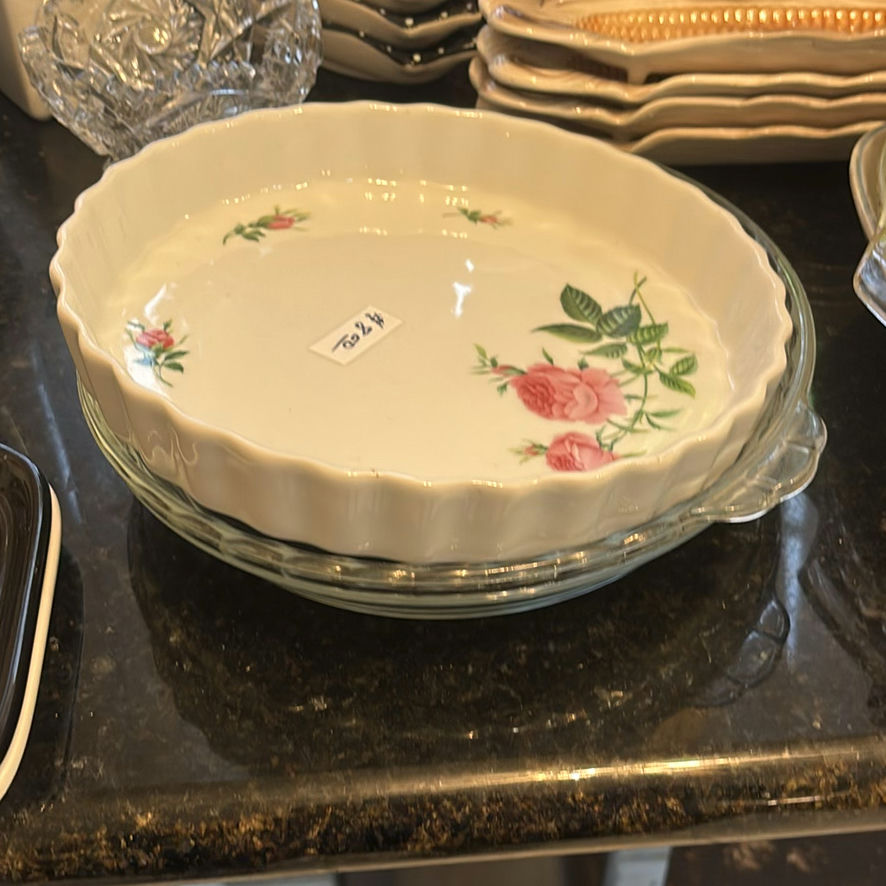 Assorted Kitchenware and Decorative Glassware - image 4 of 18