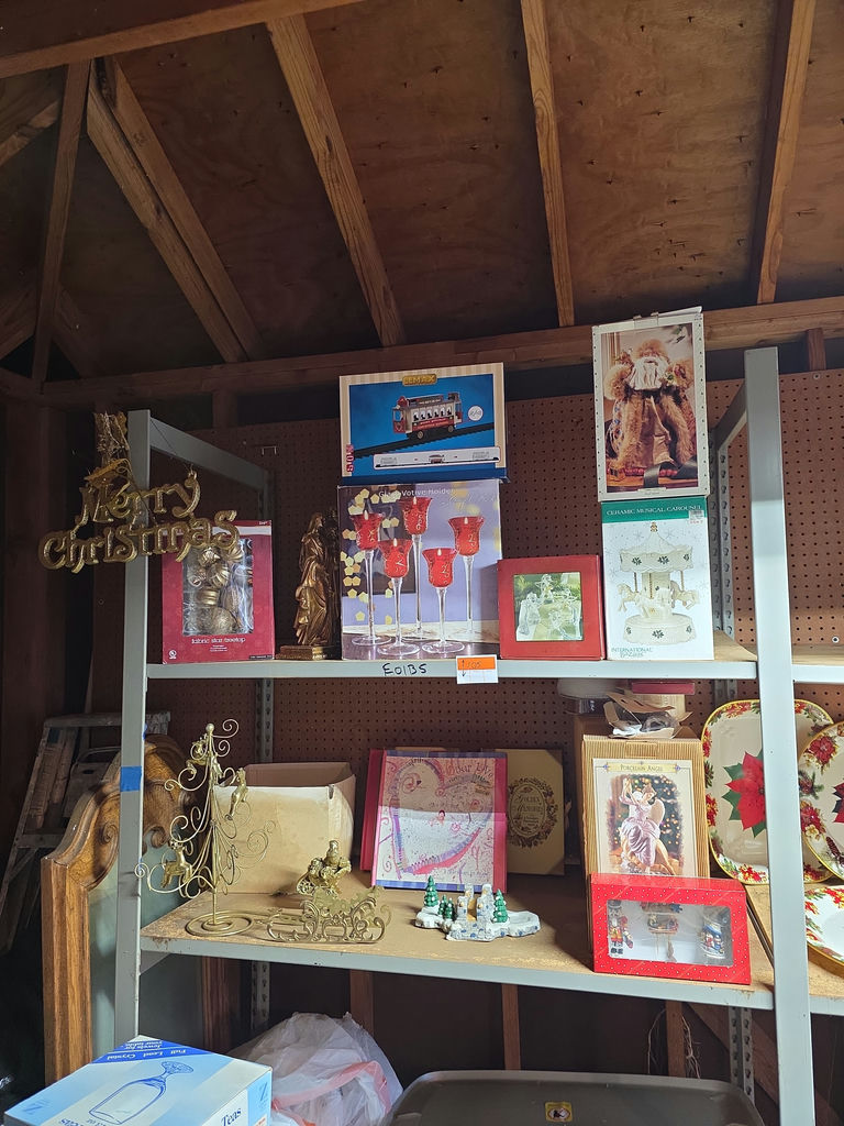 Assorted Christmas-themed decor and vintage photo albums - image 1 of 19