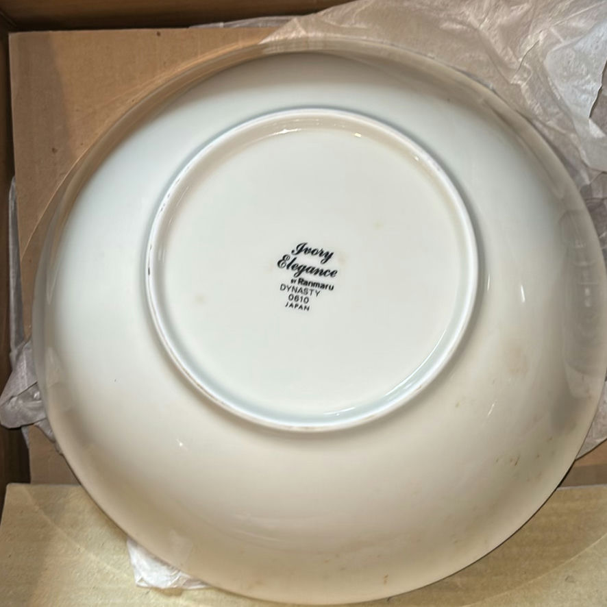 Ivory Elegance porcelain dinnerware set (bowls and mugs) - image 3 of 7
