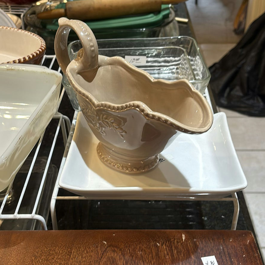 Assorted ceramic and glass kitchenware - image 9 of 11