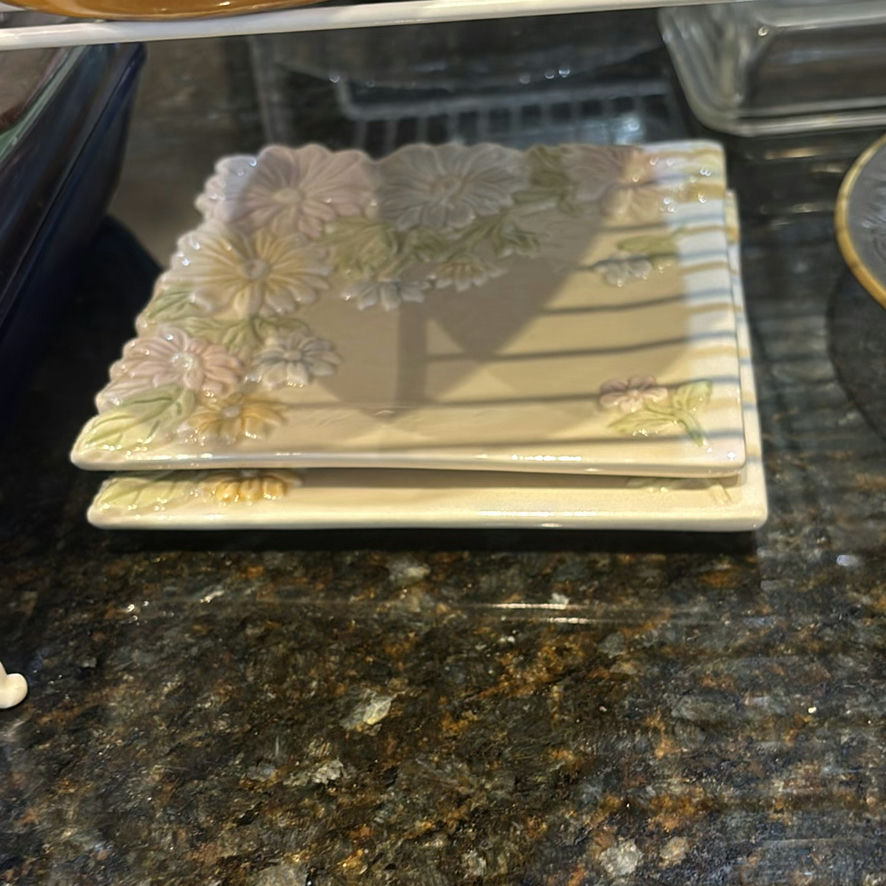 Assorted ceramic and glass kitchenware - image 5 of 11