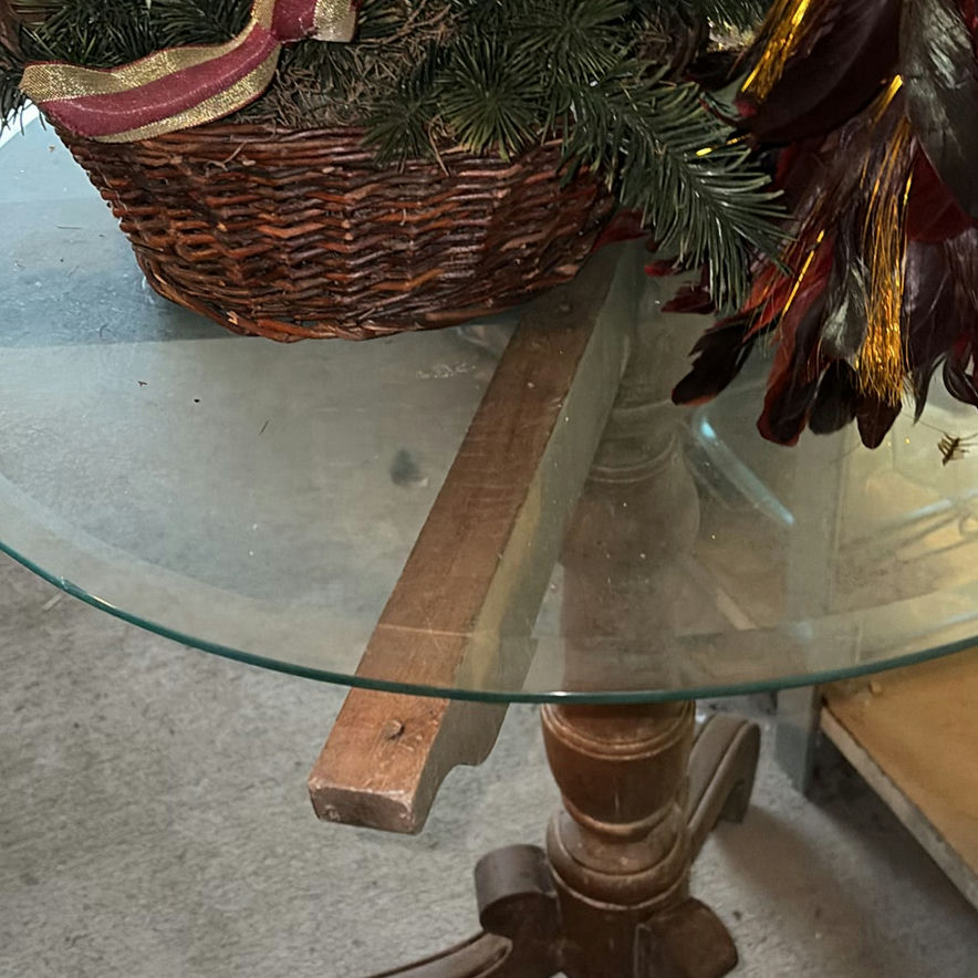 Christmas centerpiece with Santa figurine - image 4 of 4