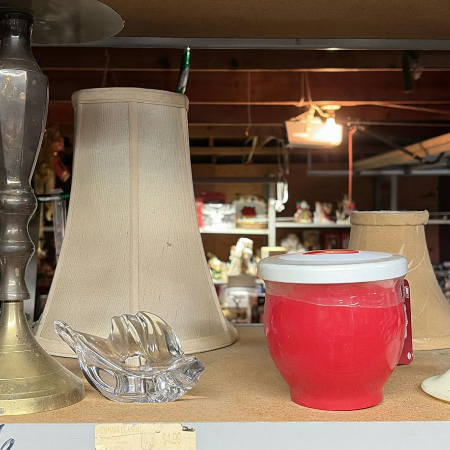 Assorted glassware and home decor items - image 3 of 11