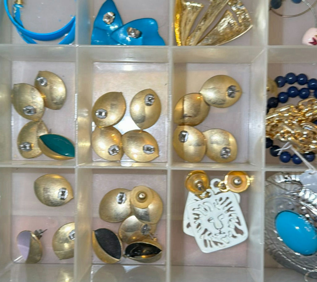 Assorted jewelry collection: earrings, bracelets, brooches, and pendants - image 6 of 13