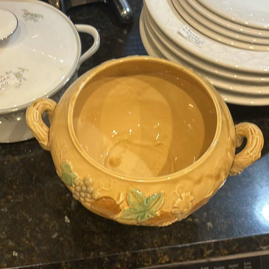 Assorted floral dinnerware and kitchenware - image 13 of 21