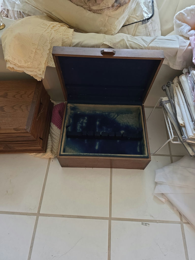 Bedding, Sheets And Jewelry Boxes - image 17 of 20