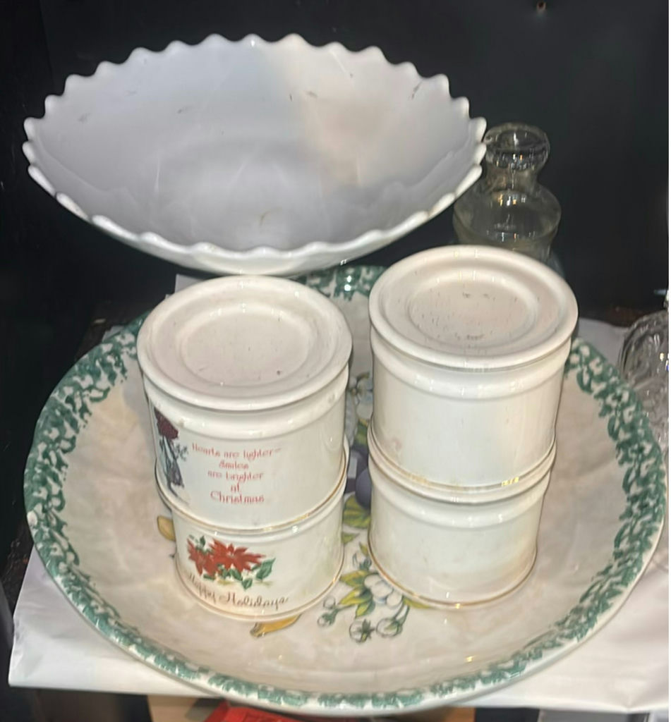 Christmas-themed ceramic canisters, bowls, sleighs and glassware - image 1 of 7