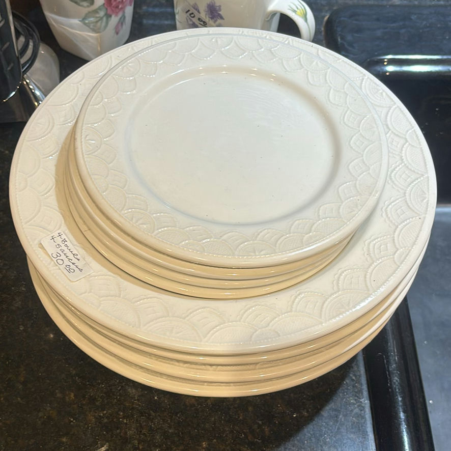 Assorted floral dinnerware and kitchenware - image 14 of 21