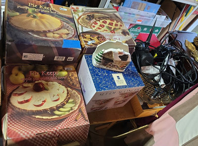 Pie Holders And Decor - Image 1 of 9