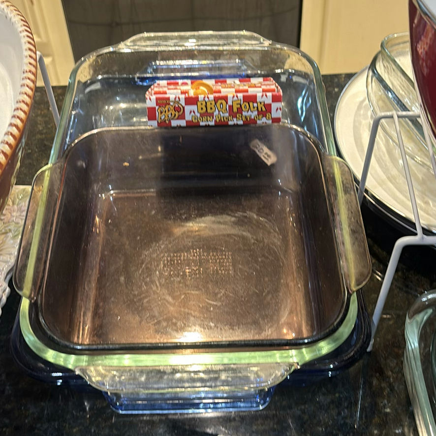 Assorted Bakeware and Kitchen Utensils - image 4 of 16