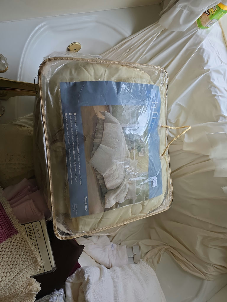Bedding, Sheets And Jewelry Boxes - image 4 of 20
