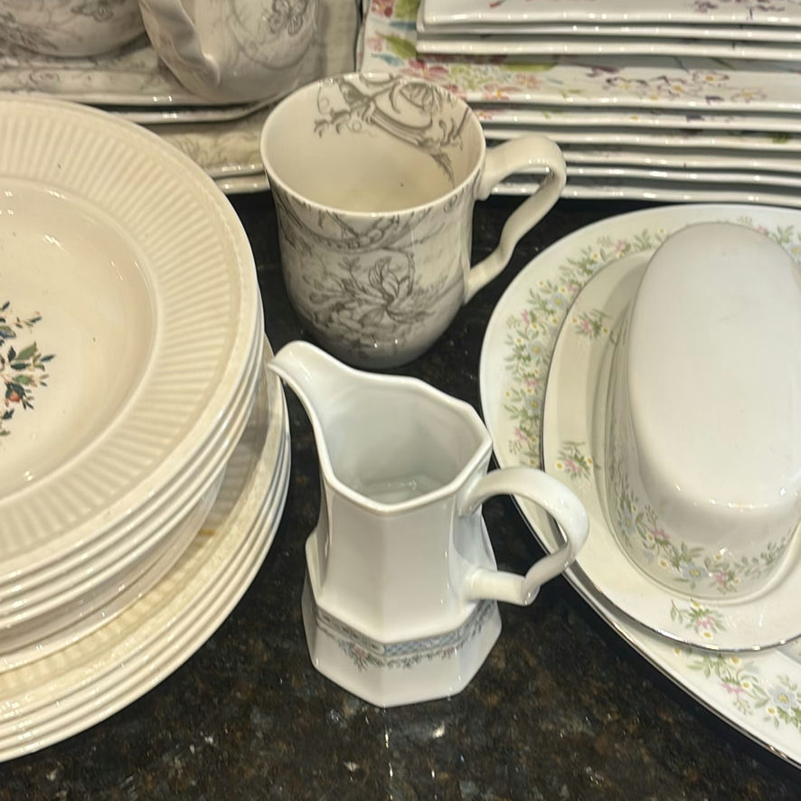 Assorted floral dinnerware and kitchenware - image 5 of 21