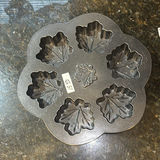 Assorted bakeware and kitchen accessories - thumbnail 9 of 16