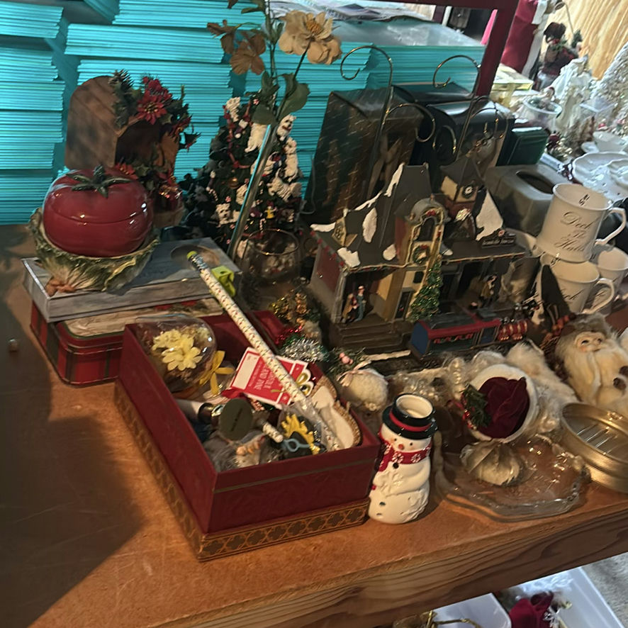 Christmas Decor and Holiday Tableware Collection - image 1 of 16