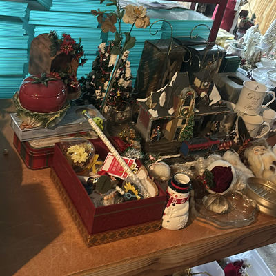 Christmas Decor and Holiday Tableware Collection - Image 1 of 16
