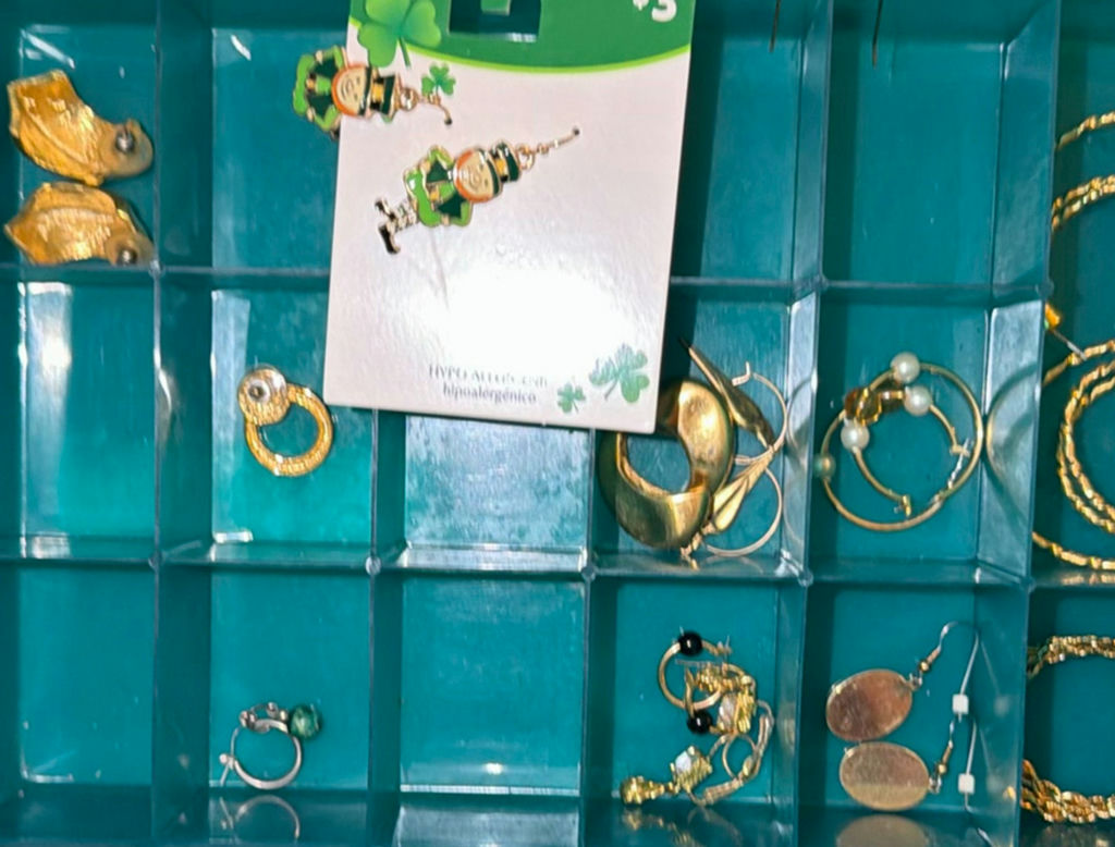 Assorted costume jewelry collection - image 2 of 7
