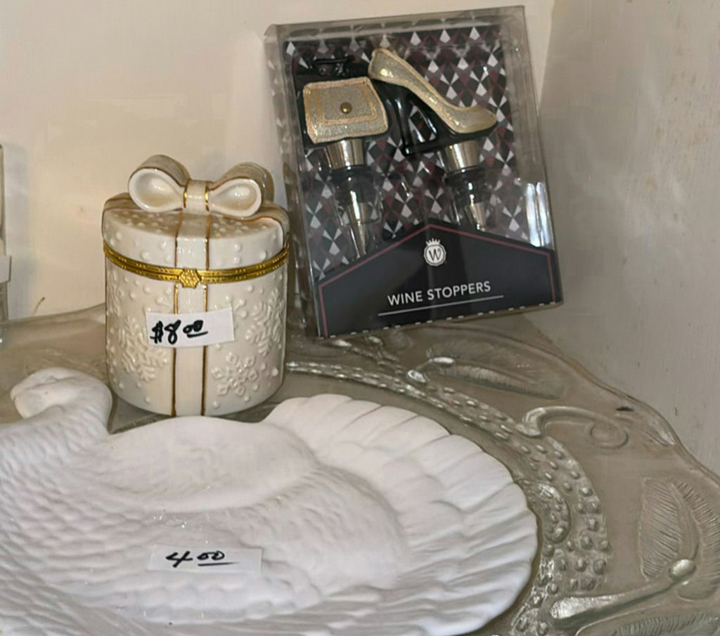White ceramic and glassware collection - image 5 of 5