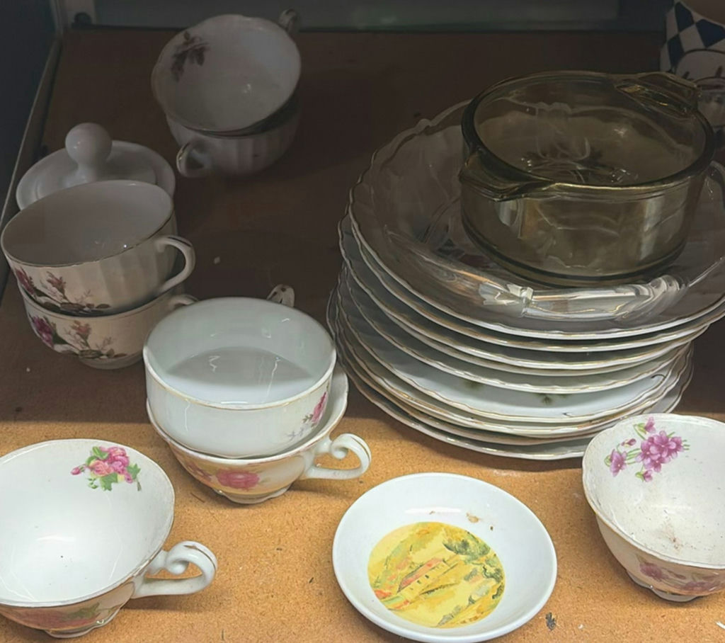 Assorted teacups, bowls, plates and glassware - image 3 of 7