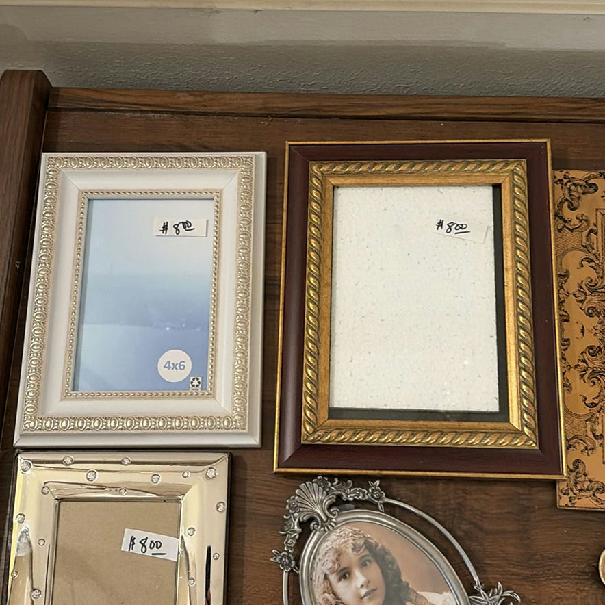 Assorted decorative picture frames - image 3 of 5