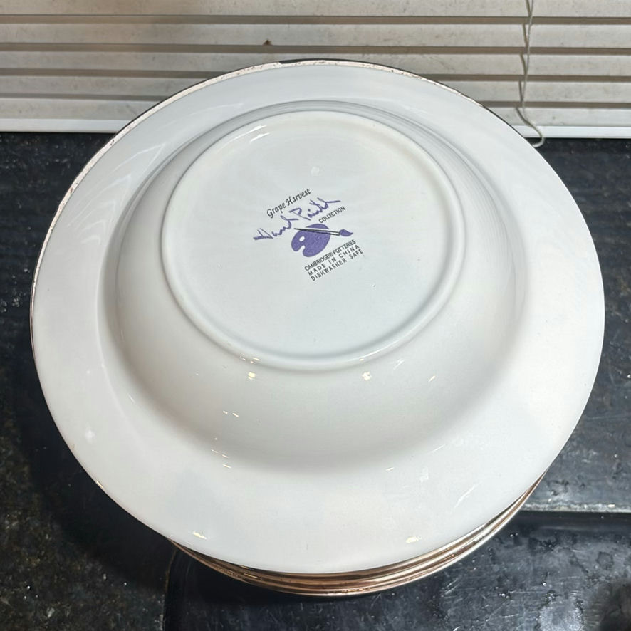Vintage kitchenware and decor collection - image 4 of 9
