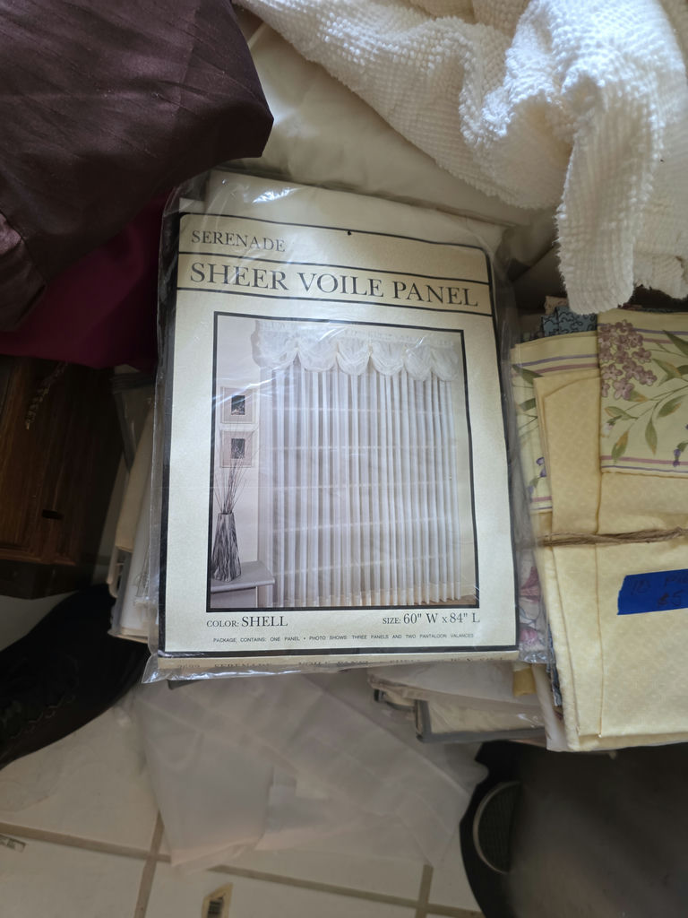Bedding, Sheets And Jewelry Boxes - image 12 of 20