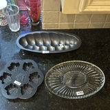 Assorted bakeware and kitchen accessories - thumbnail 1 of 16
