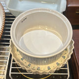 Assorted ceramic and glass kitchenware - thumbnail 7 of 11
