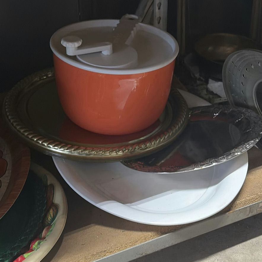 Assorted Kitchenware and Bakeware - image 4 of 4