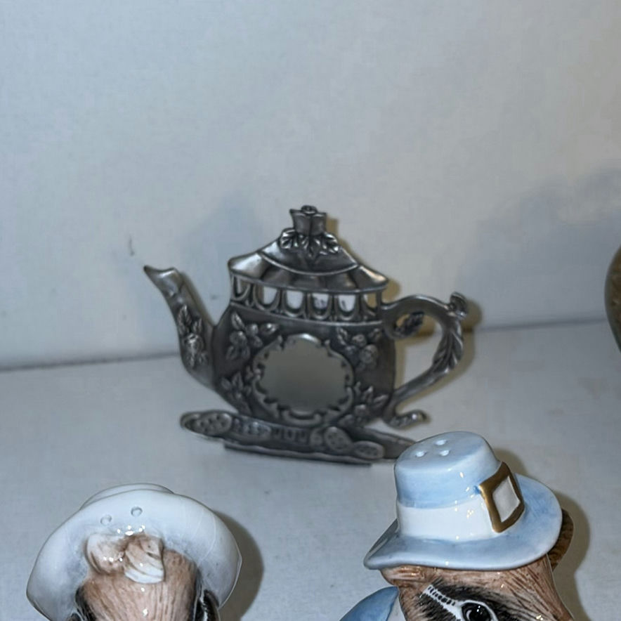 Assorted decorative home items: ornate frames, figurines, and glassware - image 4 of 7