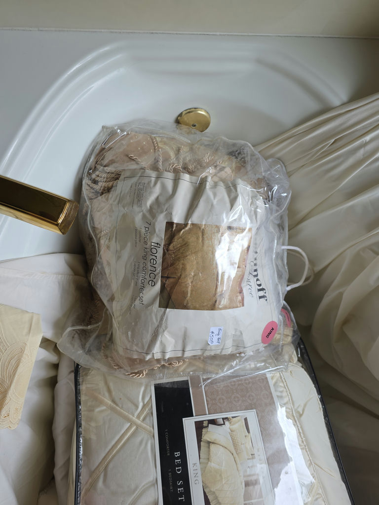 Bedding, Sheets And Jewelry Boxes - image 3 of 20