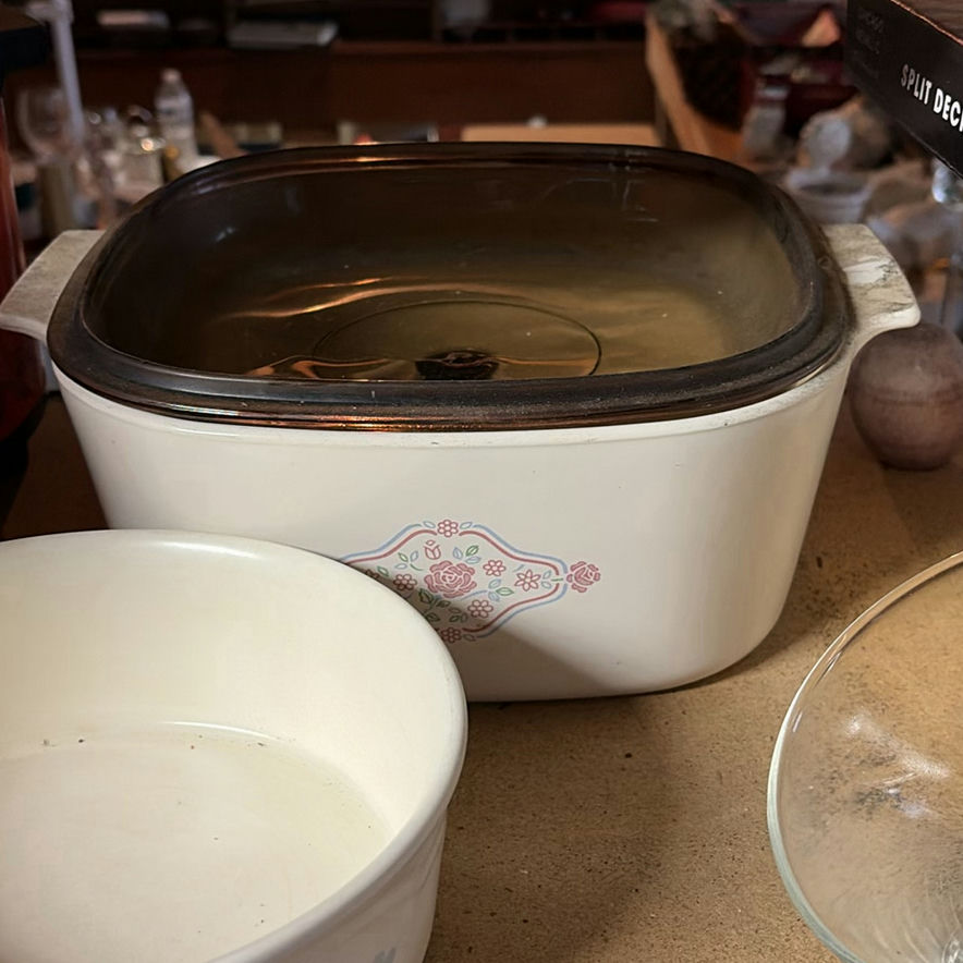Assorted Kitchenware and Small Appliances - image 4 of 8
