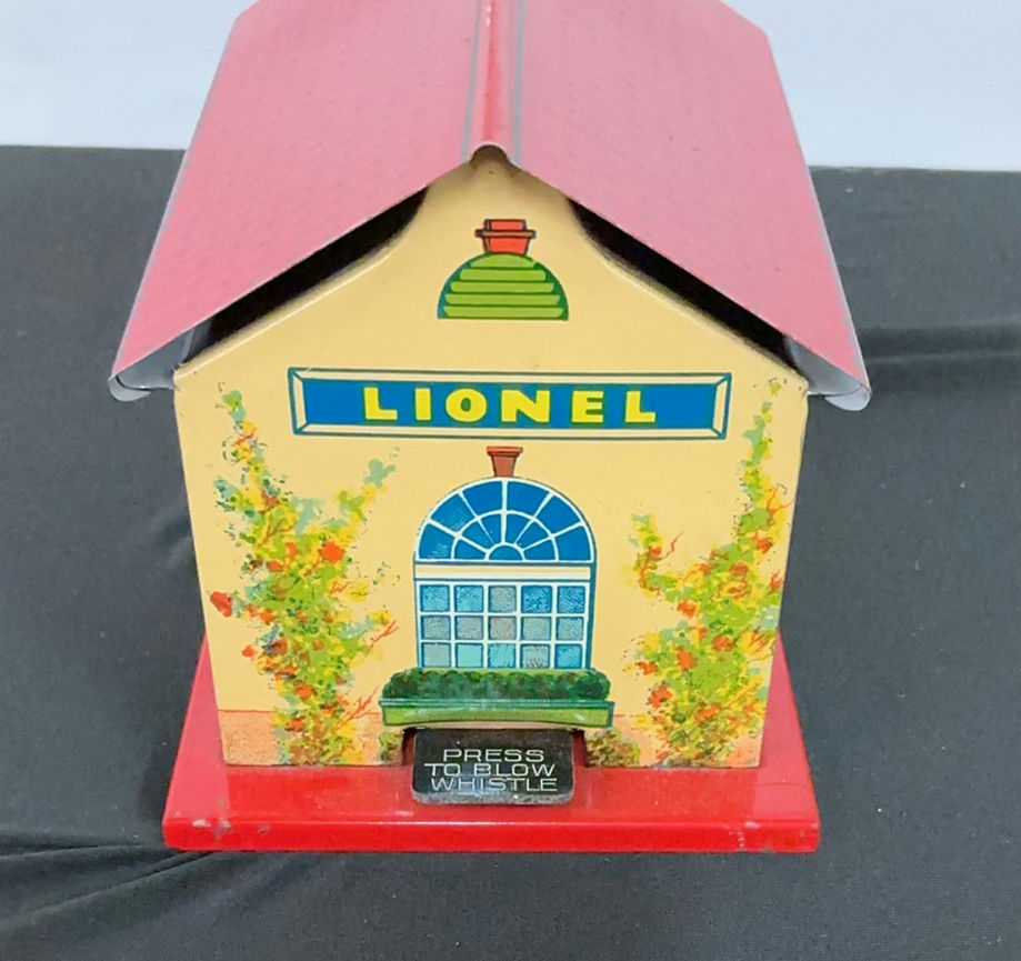 Vintage Lionel Electric Train Set with Tracks and Accessories - image 9 of 18