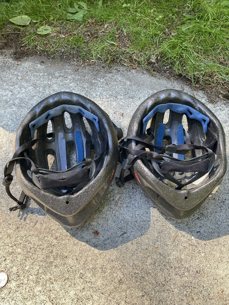 Cannondale Silk Tour 800 Road Bike And Helmets - image 7 of 7