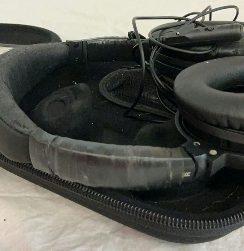 Bose Noise Canceling Headphones - image 4 of 4