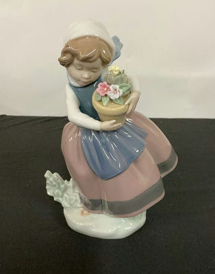 Lladro Flower Girl Figurine with original box - Image 1 of 6
